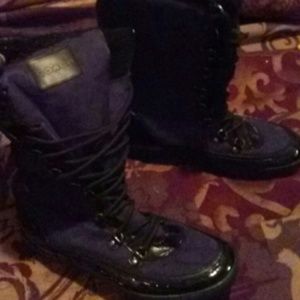 ..SOLD!!!!!!Signature snow boots