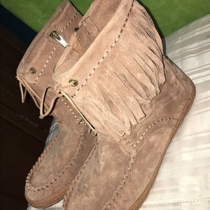 UGGS SIZE 9