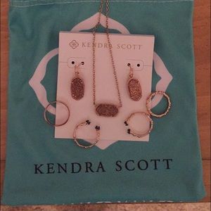 Kendra Scott rose gold set!
