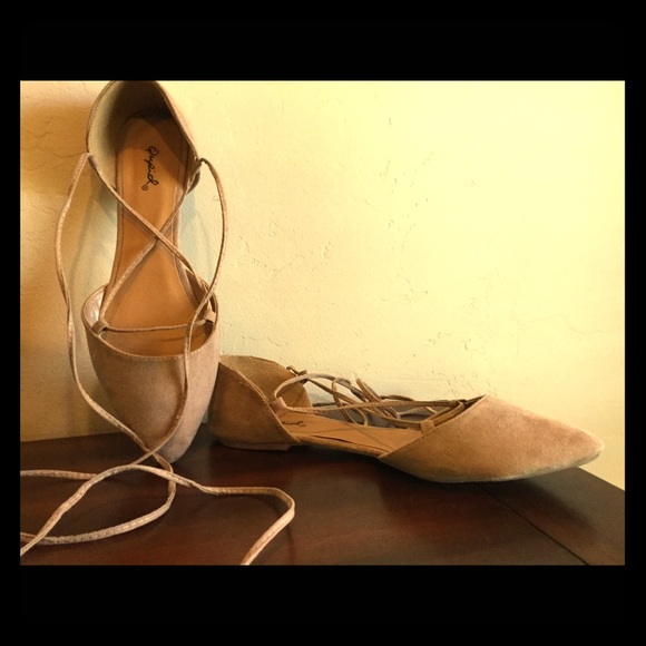 Women's suede lace up flat.