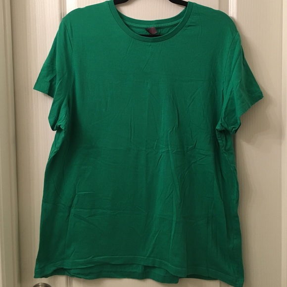Bright green t-shirt.