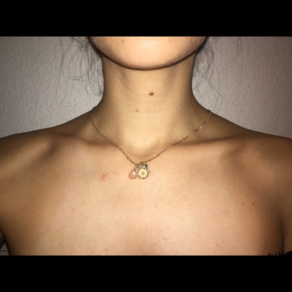 Gold flower neckless