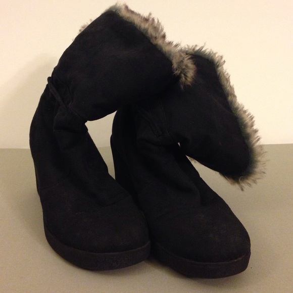 American Eagle Outfitters Shoes - Black fur wedge boots