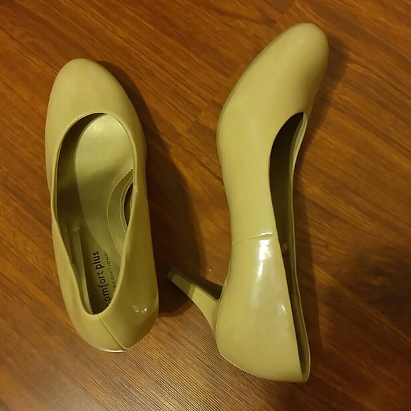 Nude Patent Pumps
