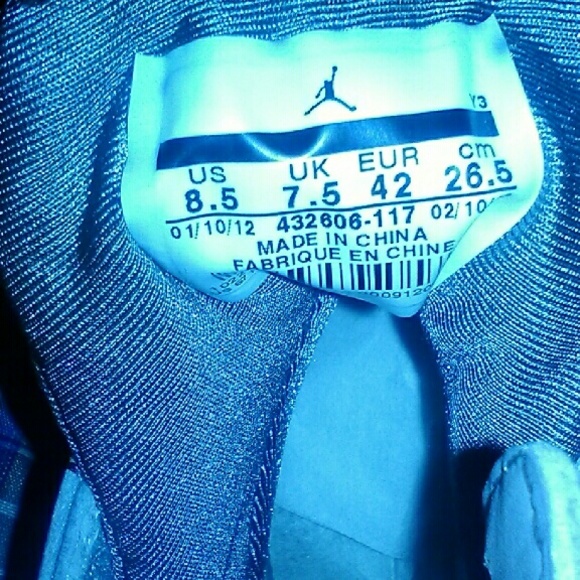 Retro air max Jordan size 8.5 - Picture 2 of 3