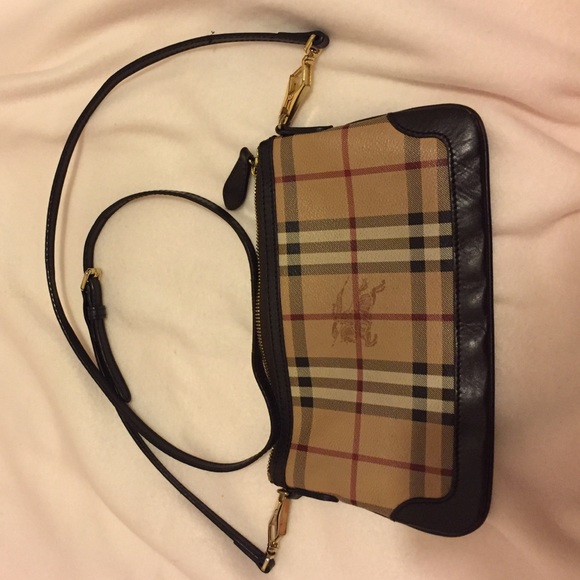 Burberry Handbags - Burberry cross body