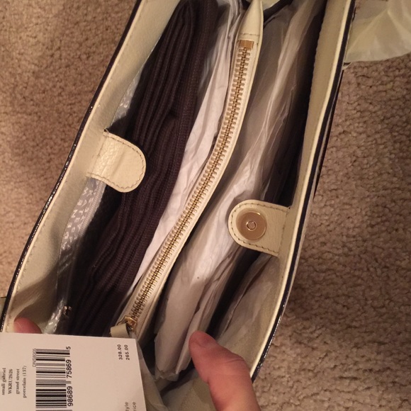 Final ♥️ Kate spade creamy small Gabriel tote - Picture 4 of 4