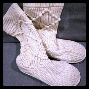 Creme/Off-White Knitted Warm Uggs