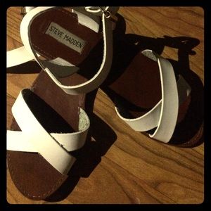💥White & Brown Steve Madden Sandals💥