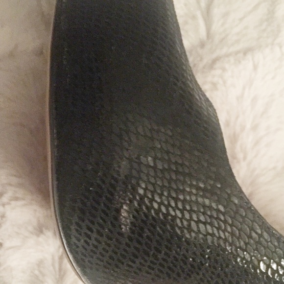 BCBG Generation Sandalwood Snake Leather Shoes - Picture 4 of 4