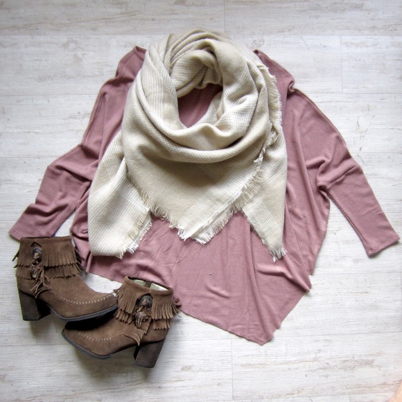 LAST ONE 🙋🏼 Tan Checkered Blanket Scarf - Picture 4 of 4