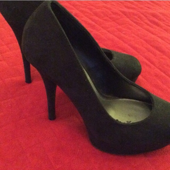 Black platform pumps - Picture 2 of 3