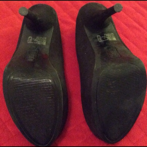 Black platform pumps - Picture 3 of 3