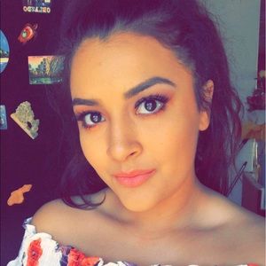 Meet your Posher, Adriana