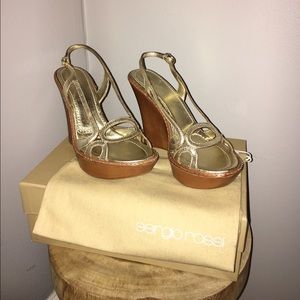 Sergio Rossie gold leather wedge sandals
