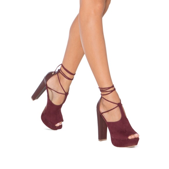 Strappy Maroon Pumps🌹