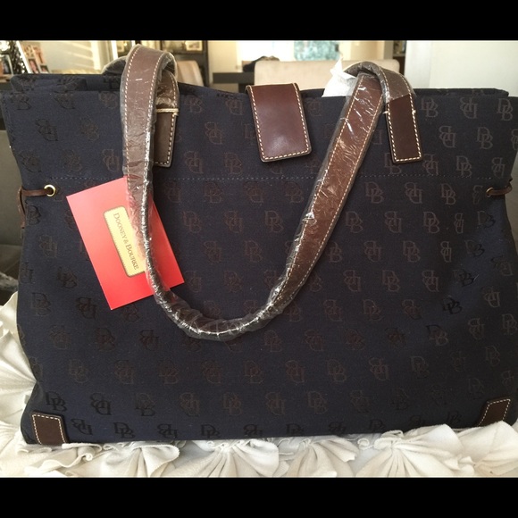 Dooney & Bourke Medium Tote - Picture 1 of 4