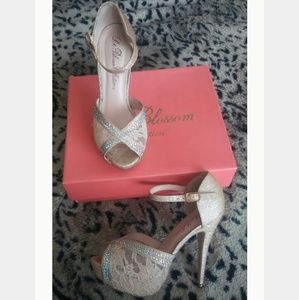 De Blossom Collection? (size 6.5) Platform heels