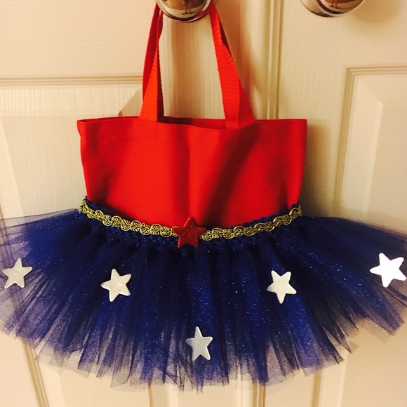 Wonder Woman Tutu Tote - Picture 3 of 4