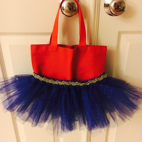 Wonder Woman Tutu Tote - Picture 4 of 4