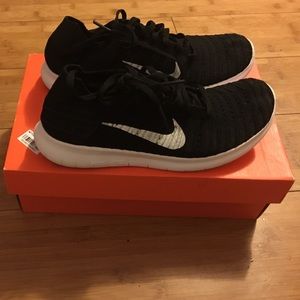 🚫SOLD🚫 Women's 7 Nike Free Run Flyknit