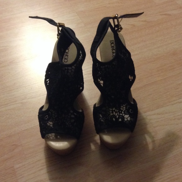 Black wedges