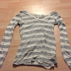 Longsleeved gray shirt