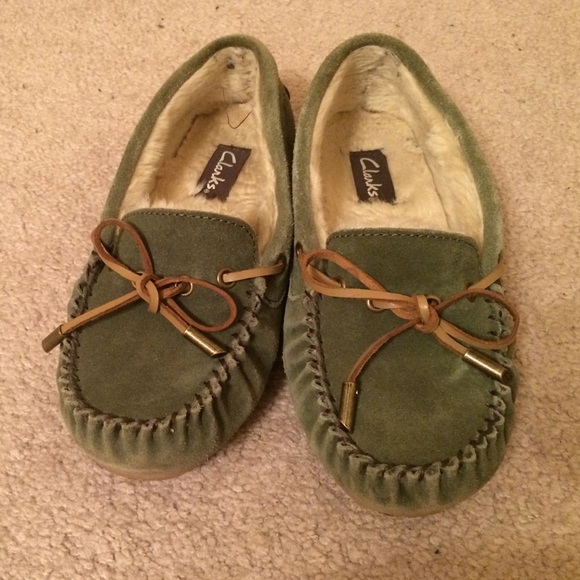 Clarks green moccasins