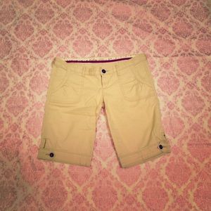✨ Hollister • Khaki Crapis ✨