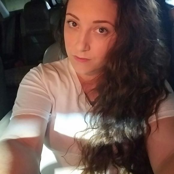 Meet your Posher, Liz - Picture 1 of 1