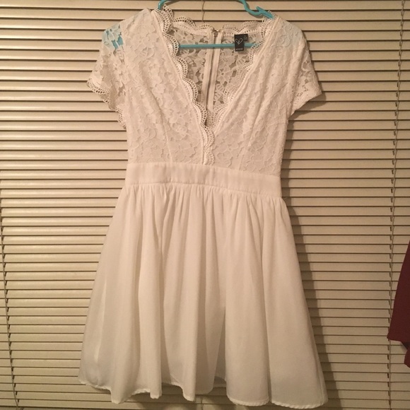 White lace dress from Windsor