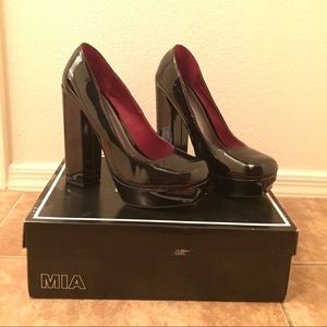 MIA patent leather black chunky heels - Size 8