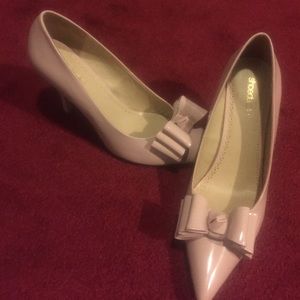 Shoe dazzle baby pink bow heels