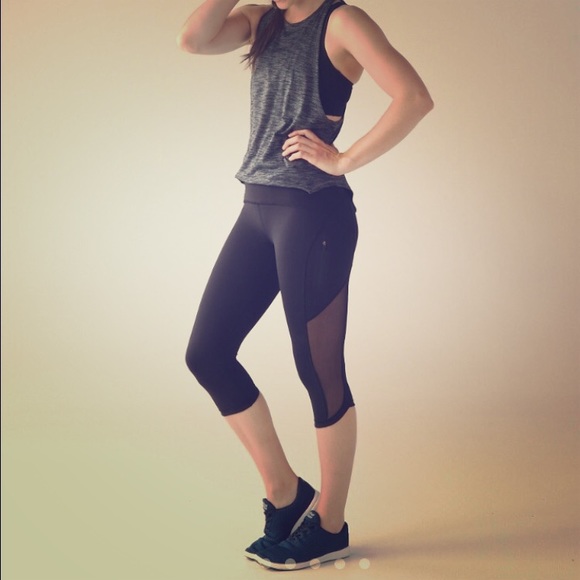NWT   Lululemon Sun ☀️  Runner 🏃‍♀️Crop in size 8