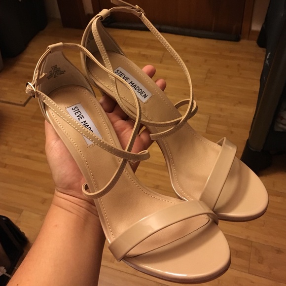 Feliz blush patent Steve Madden heel.