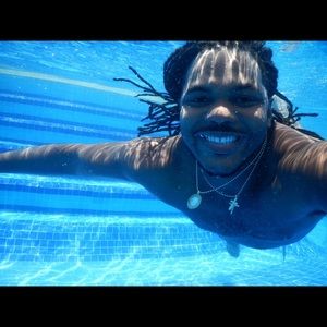 Meet your Posher, Davaris