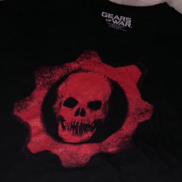 NEW Gears of War shirt Medium