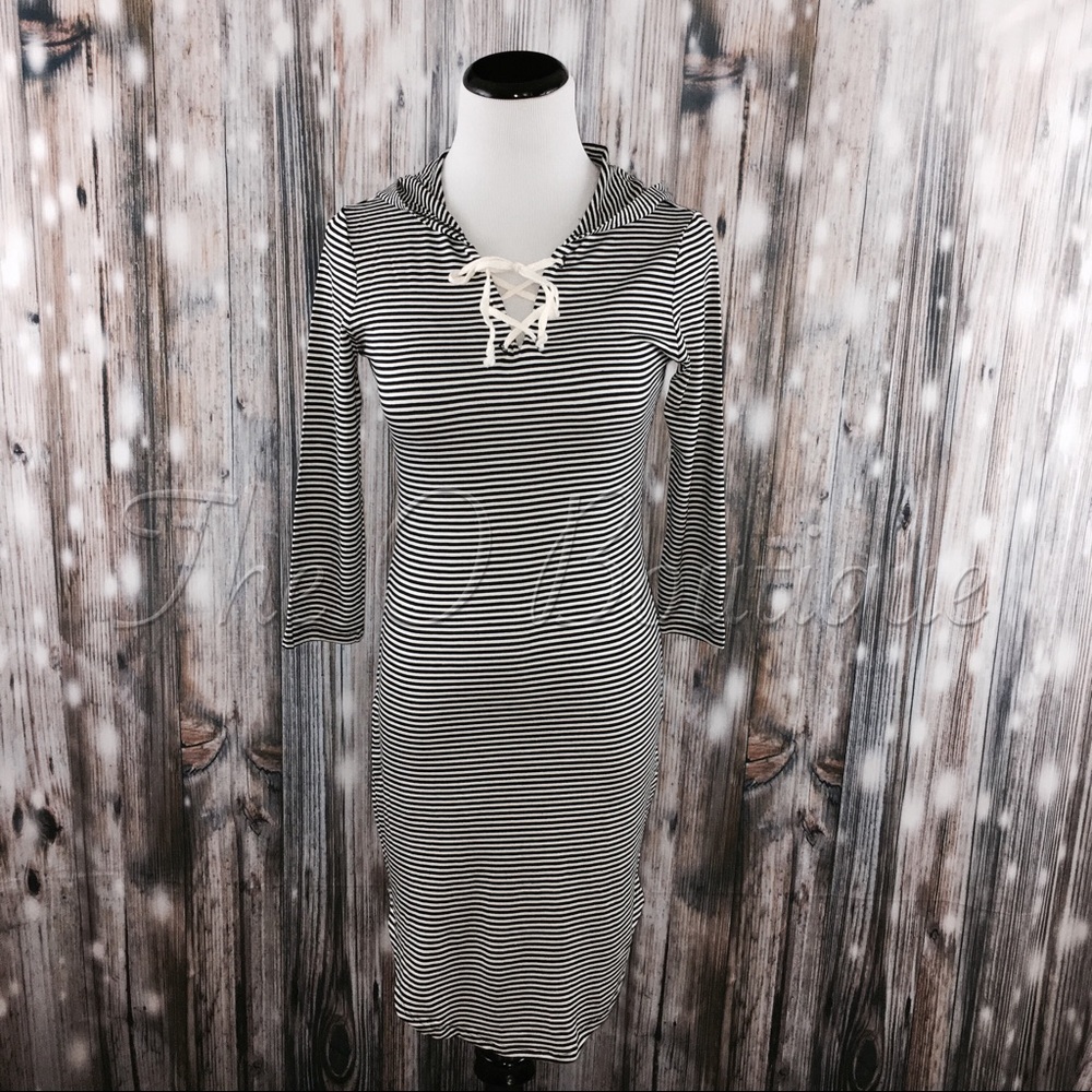 🎉LAST 1🎉 Black White Stripe Hooded Lace-Up Dress - Picture 3 of 4