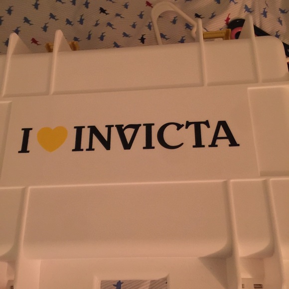 Invicta watch case 8 slots