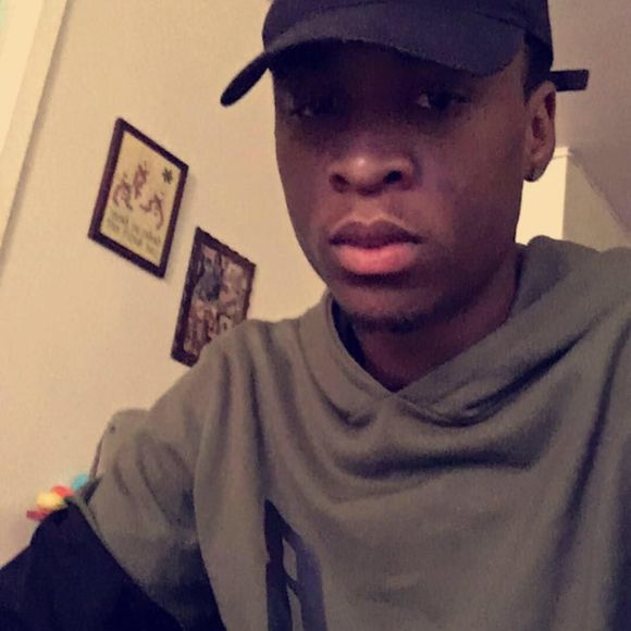 Meet your Posher, Dominic