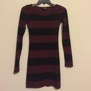 Re-posh dress size 2, super comfy!