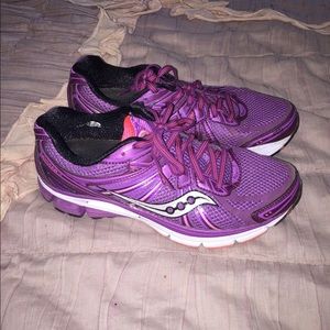 Saucony Omni 13 running sneakers