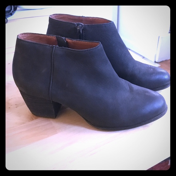 Lucky Brand black leather booties Sz 7
