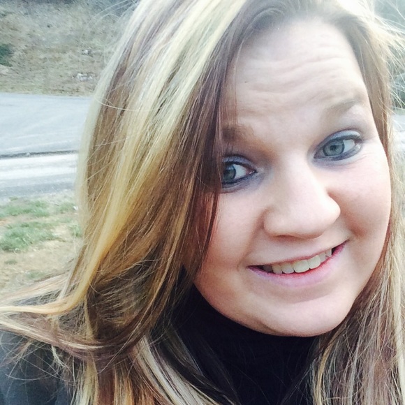 Meet your Posher, Kelsey - Picture 1 of 1