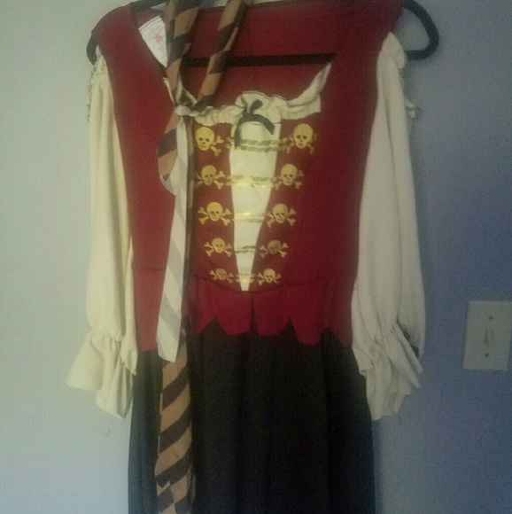 Womens pirate costume