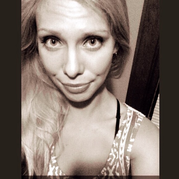 Meet your Posher, Gabrielle - Picture 1 of 1