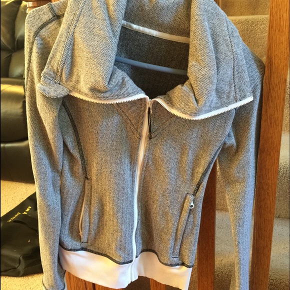 lululemon be present jacket