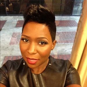 Meet your Posher, Ebony