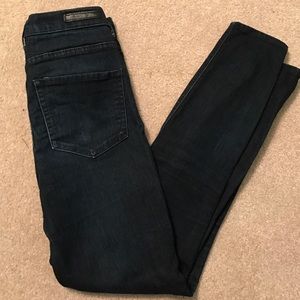 Dark wash, high rise, ankle legging