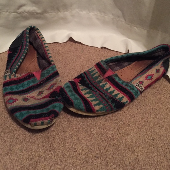 Tribal print toms